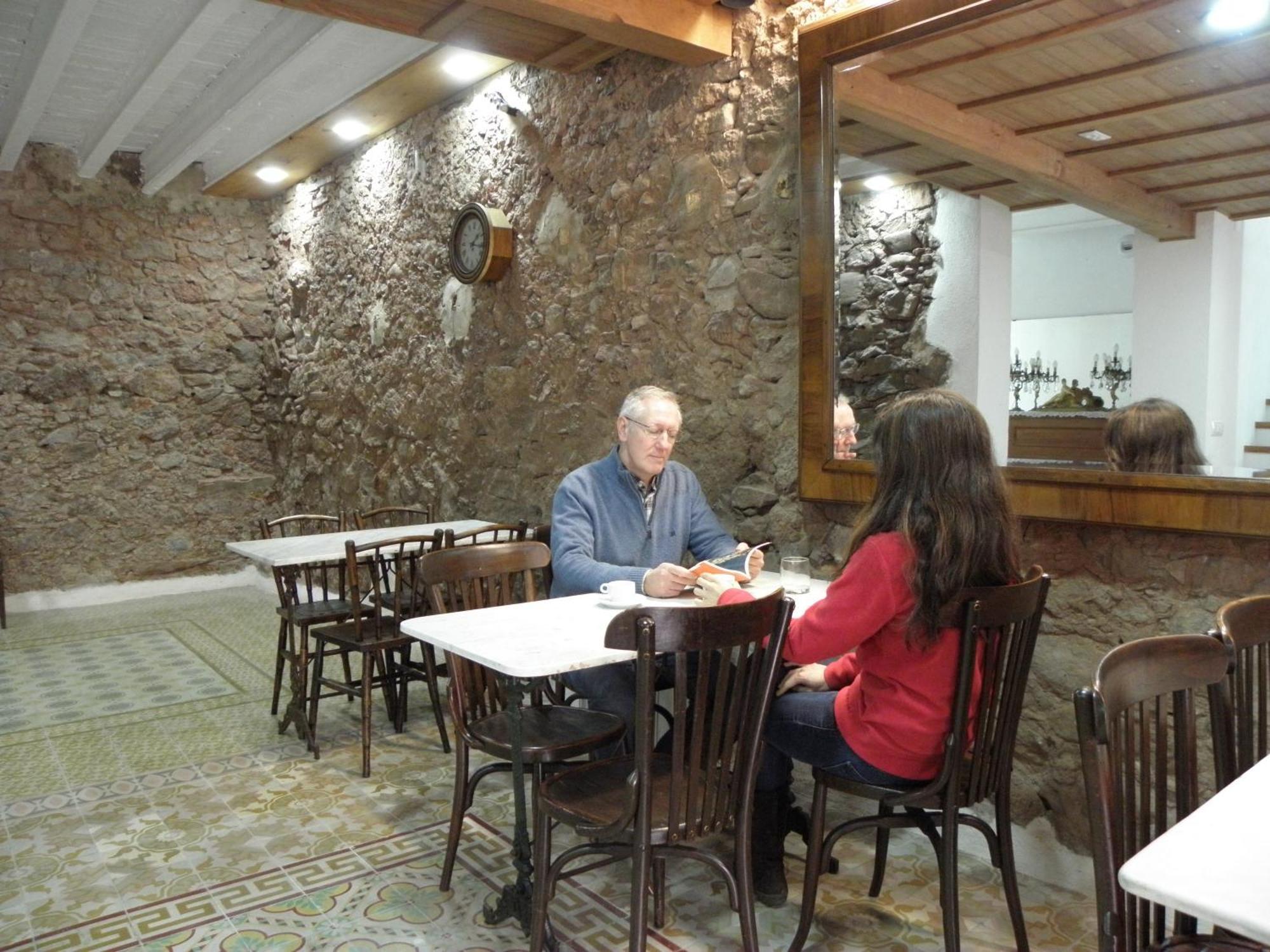 Hostal Cal Pla Sant Llorenc Savall ภายนอก รูปภาพ